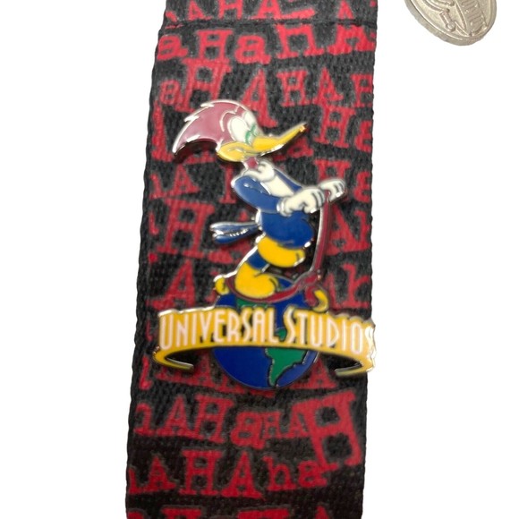 Vtg. Universal Studios Looney Tunes Daffy Duck Key Chain Rare Vintage - Picture 1 of 9